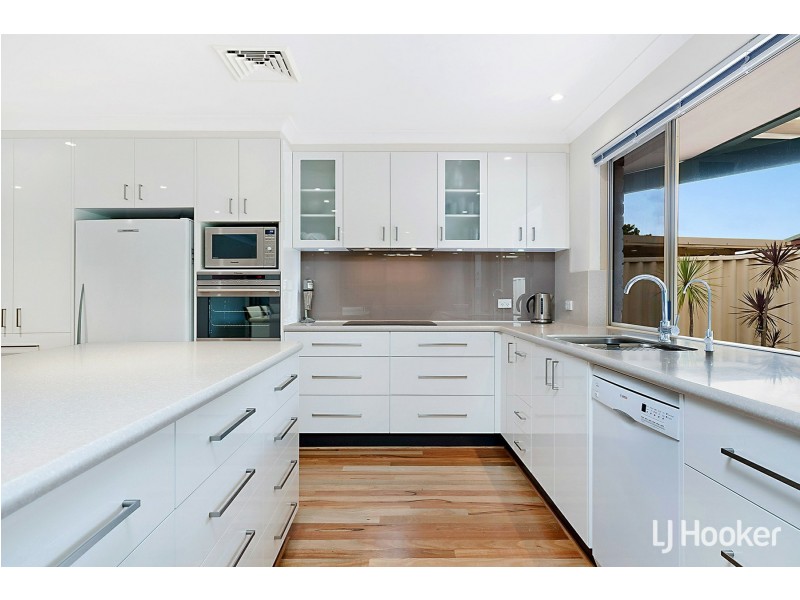 23 Broadbent Loop, Leeming WA 6149