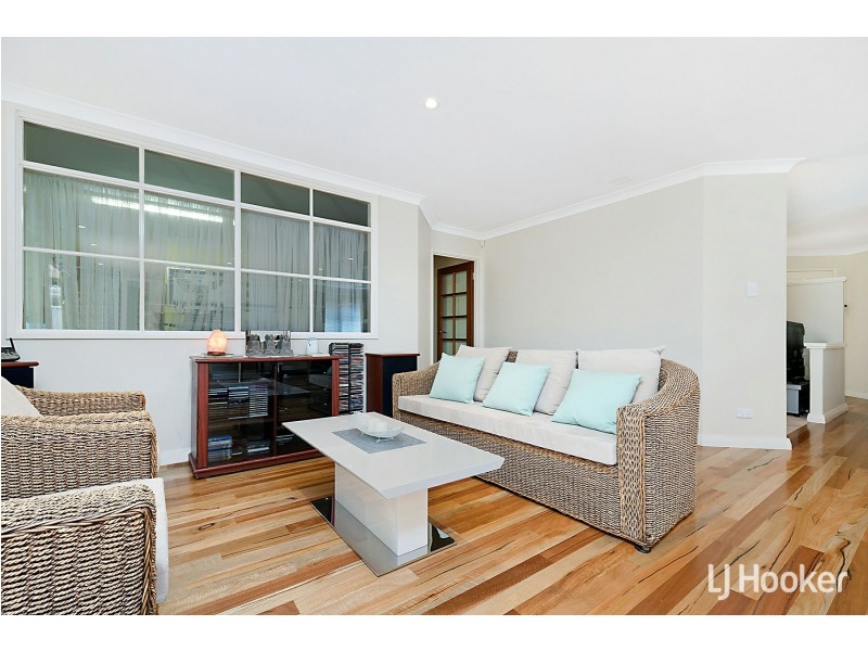 23 Broadbent Loop, Leeming WA 6149