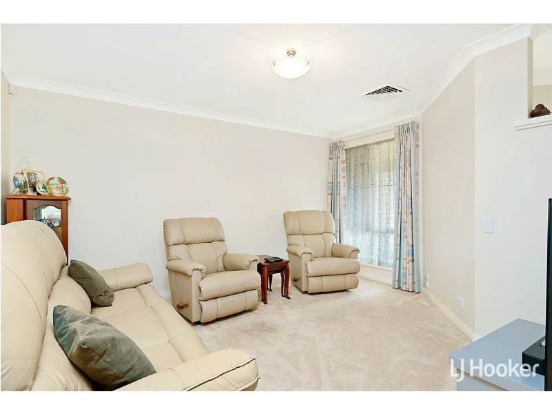 23 Broadbent Loop, Leeming WA 6149