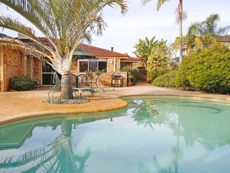 8 Kershaw Gardens, Leeming WA 6149