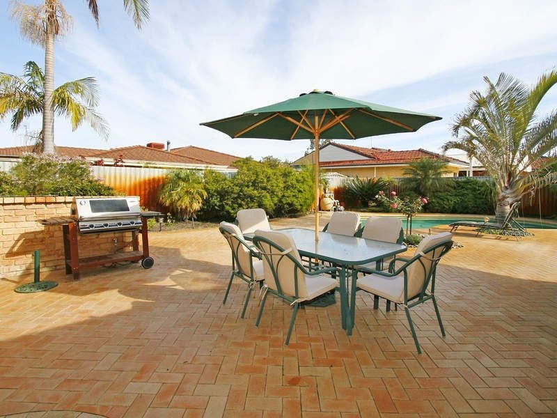 8 Kershaw Gardens, Leeming WA 6149