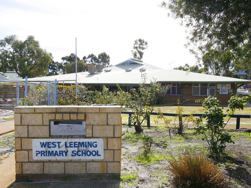 8 Kershaw Gardens, Leeming WA 6149