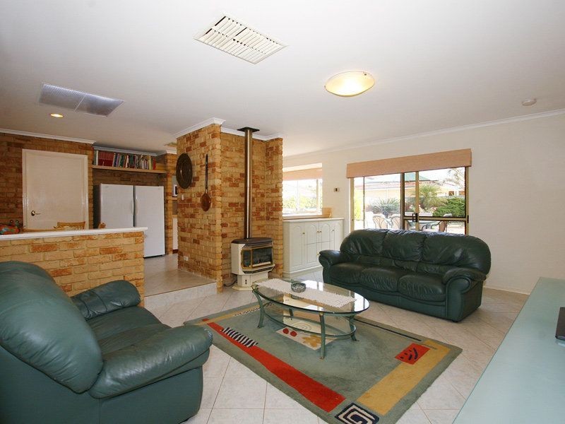 8 Kershaw Gardens, Leeming WA 6149