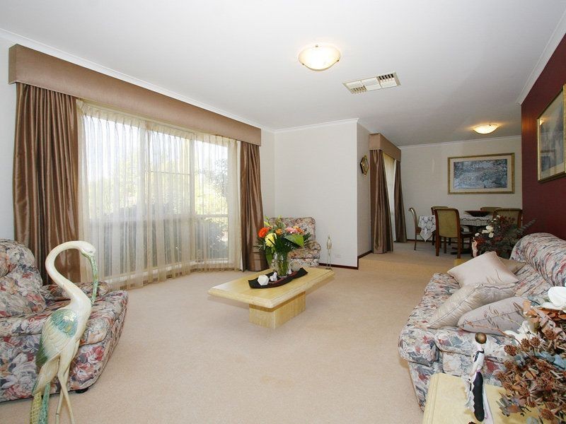 8 Kershaw Gardens, Leeming WA 6149