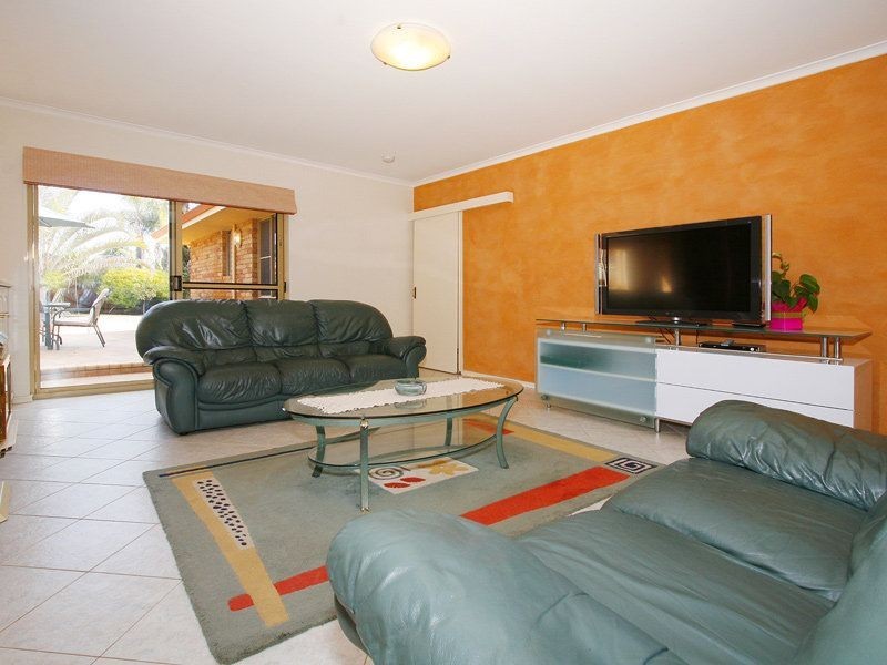 8 Kershaw Gardens, Leeming WA 6149