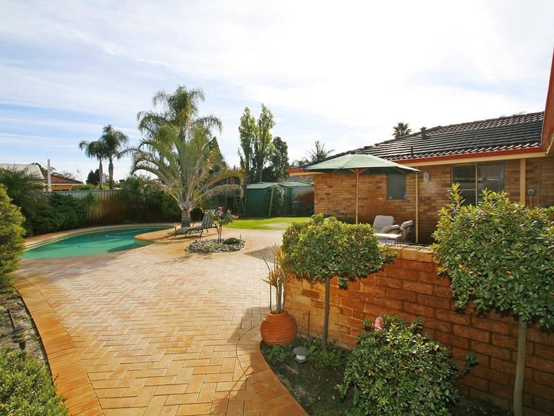 8 Kershaw Gardens, Leeming WA 6149