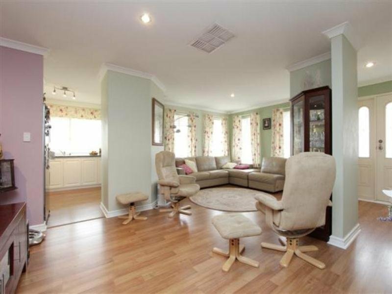 2 Osterley Retreat, Canning Vale WA 6155