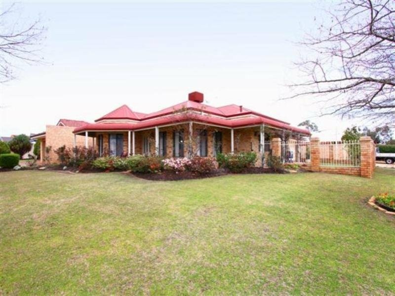 2 Osterley Retreat, Canning Vale WA 6155