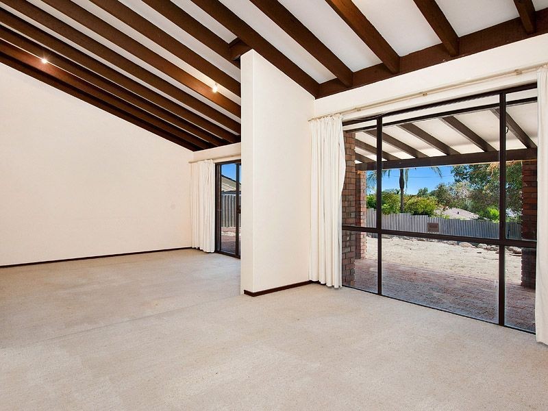 9 Sewell Court, Leeming WA 6149