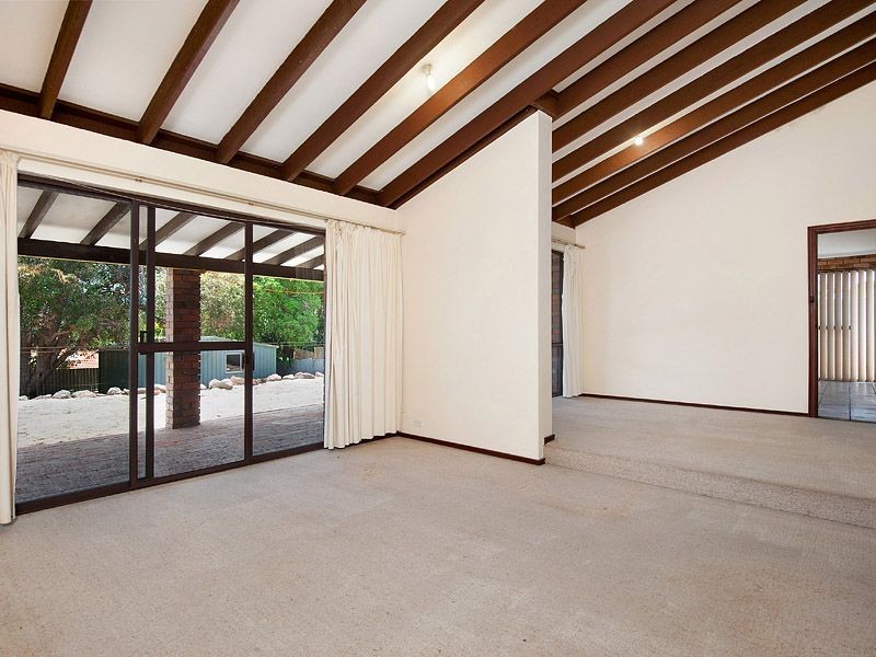 9 Sewell Court, Leeming WA 6149