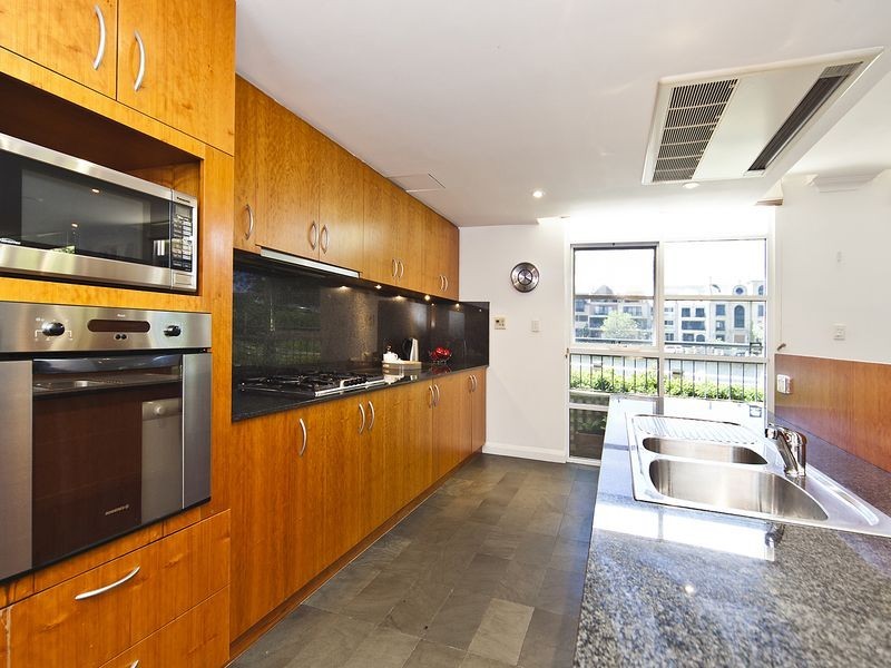 2/20 Royal Street, East Perth WA 6004