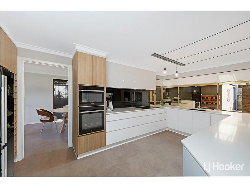 60 Merrifield Circle, Leeming WA 6149