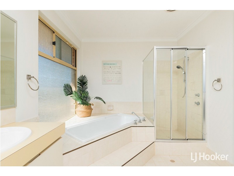60 Merrifield Circle, Leeming WA 6149
