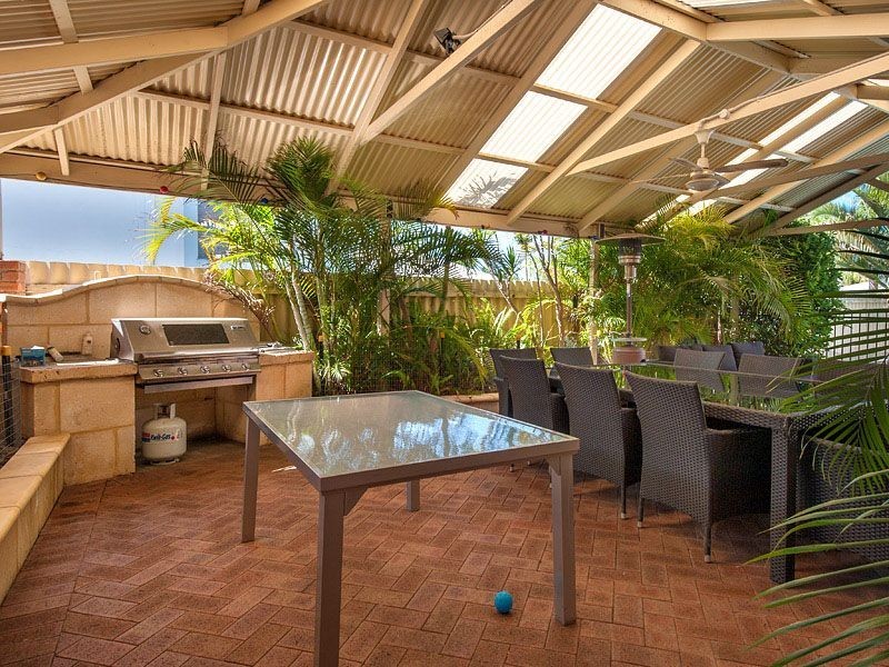 7 Sellen Court, Leeming WA 6149