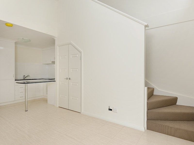 2/25 Southwell Crescent, Hamilton Hill WA 6163