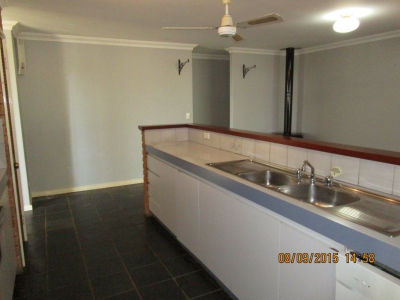 8 Gilchrist Avenue, Bibra Lake WA 6163