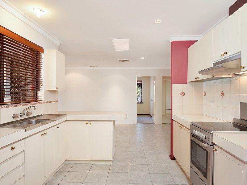 9 Nigel Court, Leeming WA 6149