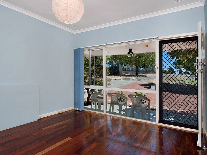 5 Rosalind Way, Coolbellup WA 6163
