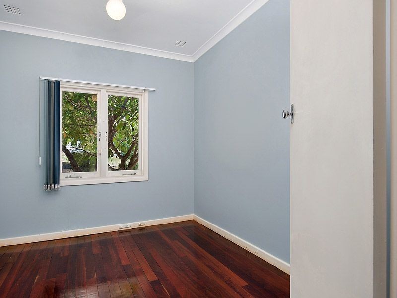5 Rosalind Way, Coolbellup WA 6163