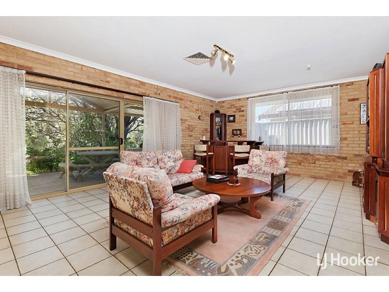 2 Leahy Court, Leeming WA 6149