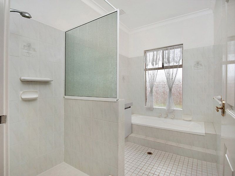 1 Brandwood Gardens, Leeming WA 6149