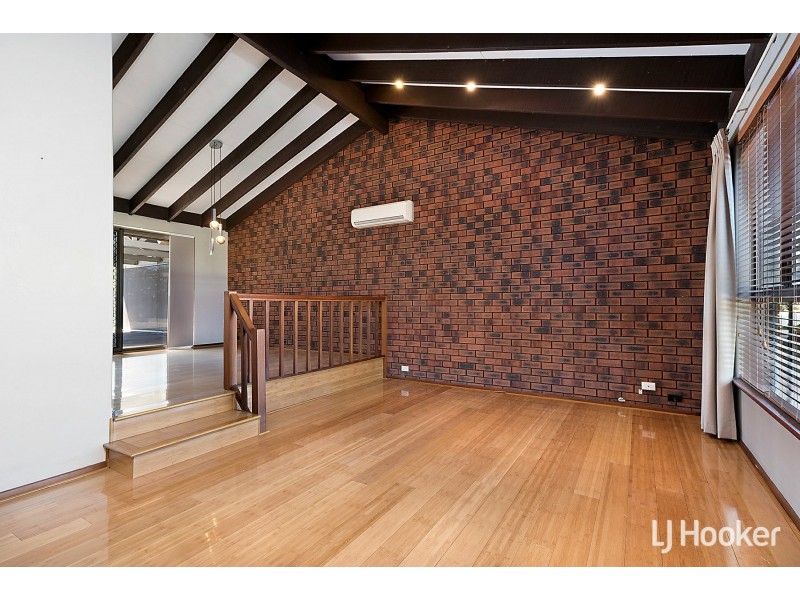 8 Greenham Place, Bibra Lake WA 6163