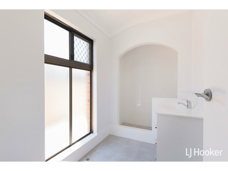 8 Greenham Place, Bibra Lake WA 6163