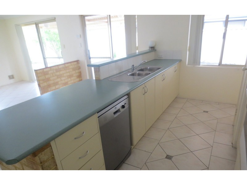 9 Windchime Terrace, Atwell WA 6164