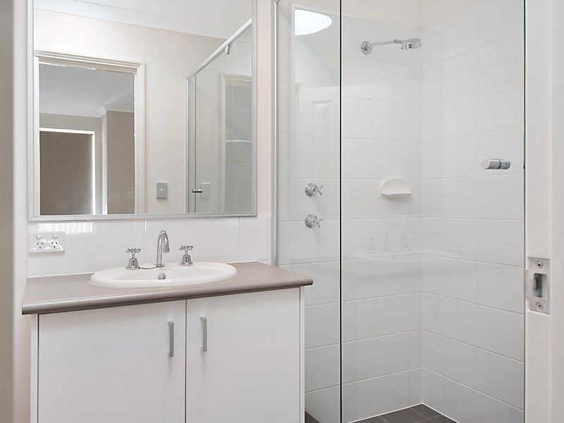 1/17 Robin Hood Avenue, Armadale WA 6112