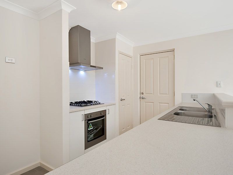 1/17 Robin Hood Avenue, Armadale WA 6112