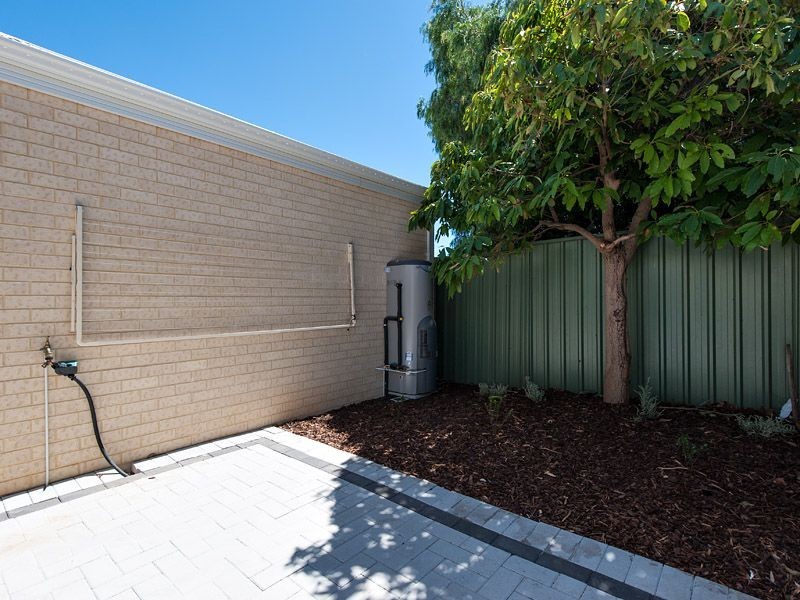 1/17 Robin Hood Avenue, Armadale WA 6112