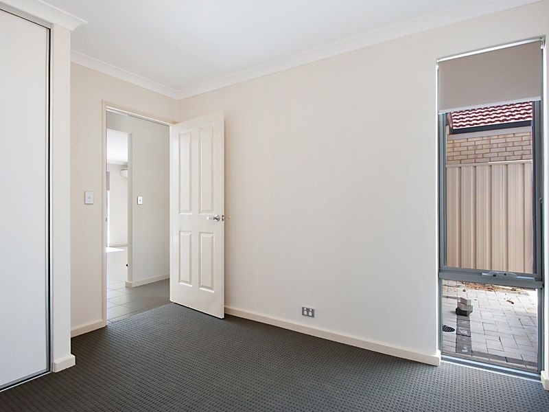 1/17 Robin Hood Avenue, Armadale WA 6112