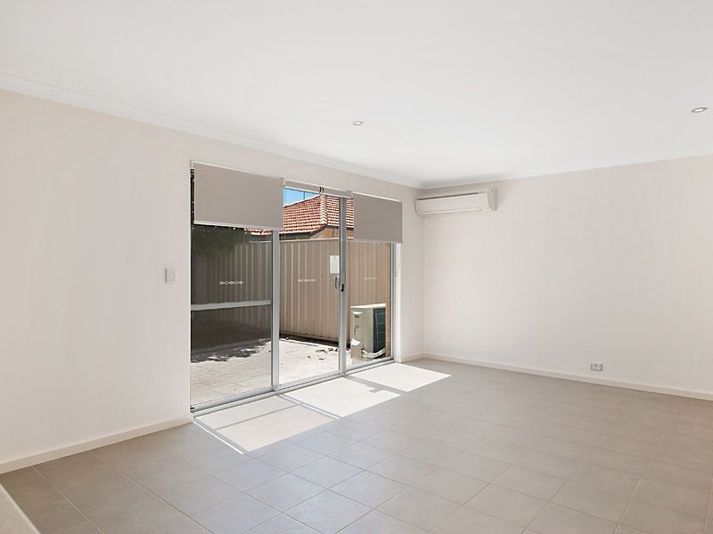 1/17 Robin Hood Avenue, Armadale WA 6112