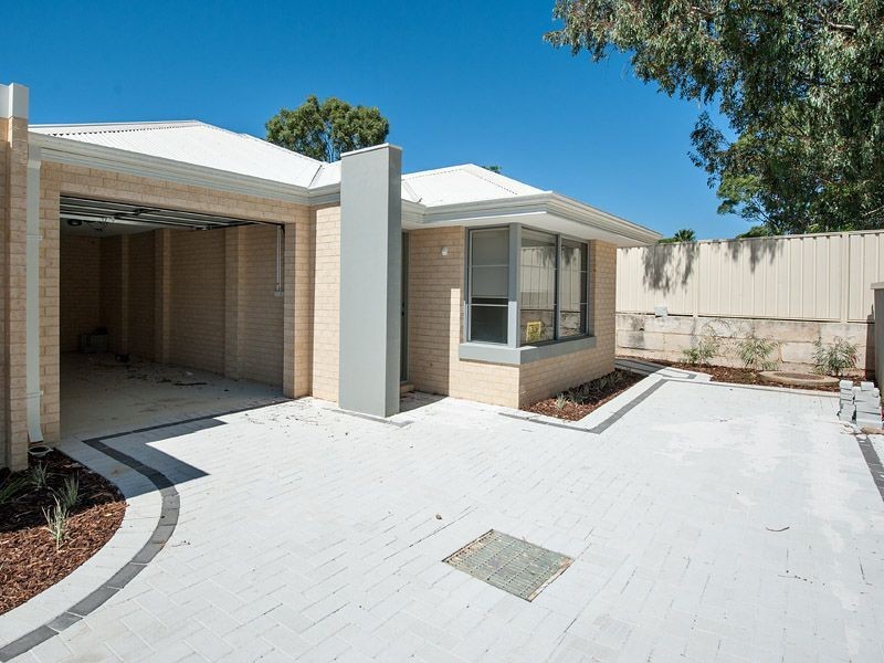 2/17 Robin Hood Avenue, Armadale WA 6112