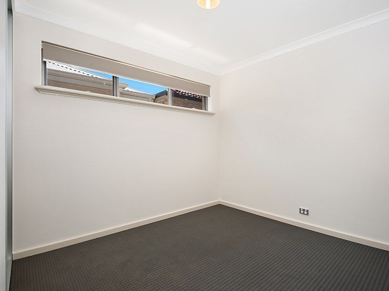 2/17 Robin Hood Avenue, Armadale WA 6112