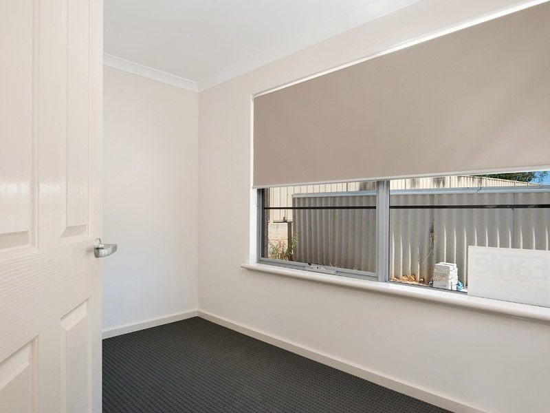 2/17 Robin Hood Avenue, Armadale WA 6112