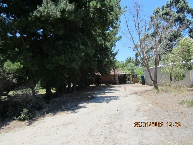 32 Kenby Chase, Wandi WA 6167