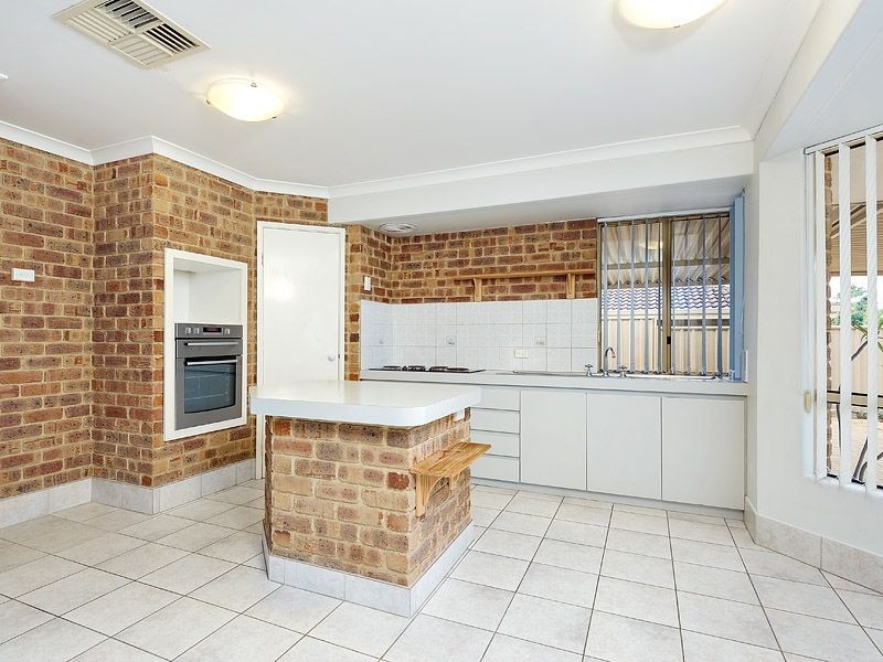 89 Bolderwood Drive, South Lake WA 6164