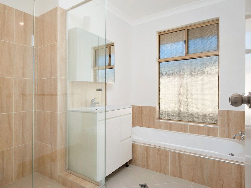 16 Bulrush Drive, Bibra Lake WA 6163