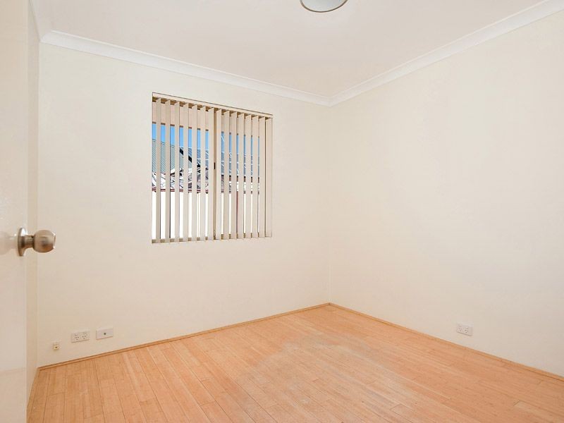 16 Bulrush Drive, Bibra Lake WA 6163