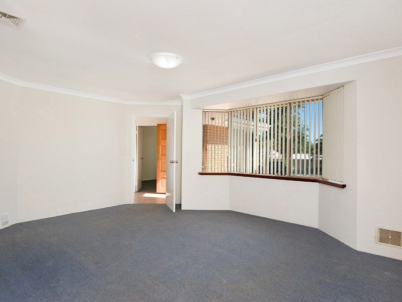 16 Bulrush Drive, Bibra Lake WA 6163