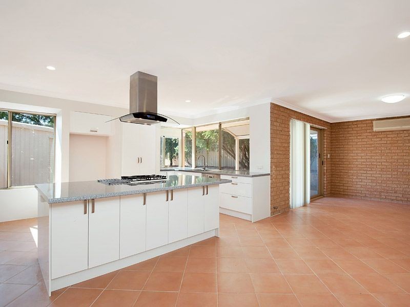 16 Bulrush Drive, Bibra Lake WA 6163