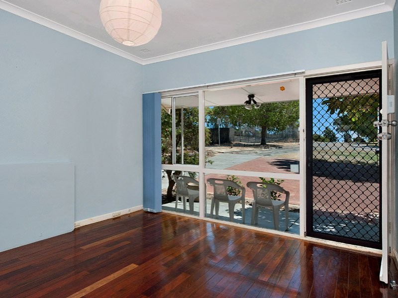 5 Rosalind Way, Coolbellup WA 6163