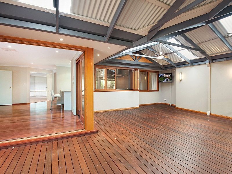 110 Casserly Drive, Leeming WA 6149