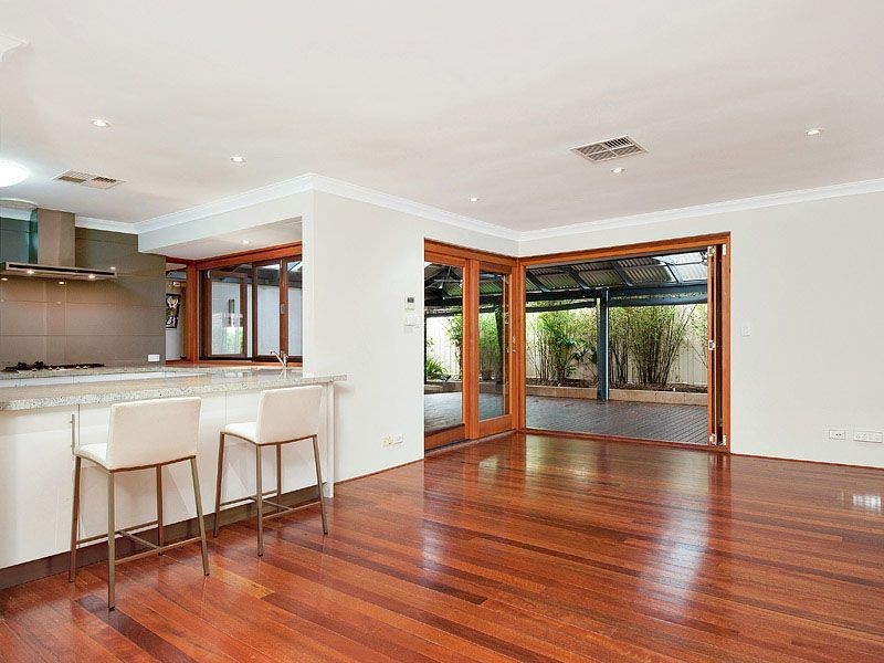 110 Casserly Drive, Leeming WA 6149