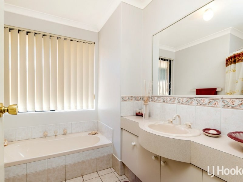 43 Kooralbyn Valley Crescent, Jandakot WA 6164