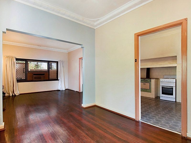 379 Wright Street, Cloverdale WA 6105