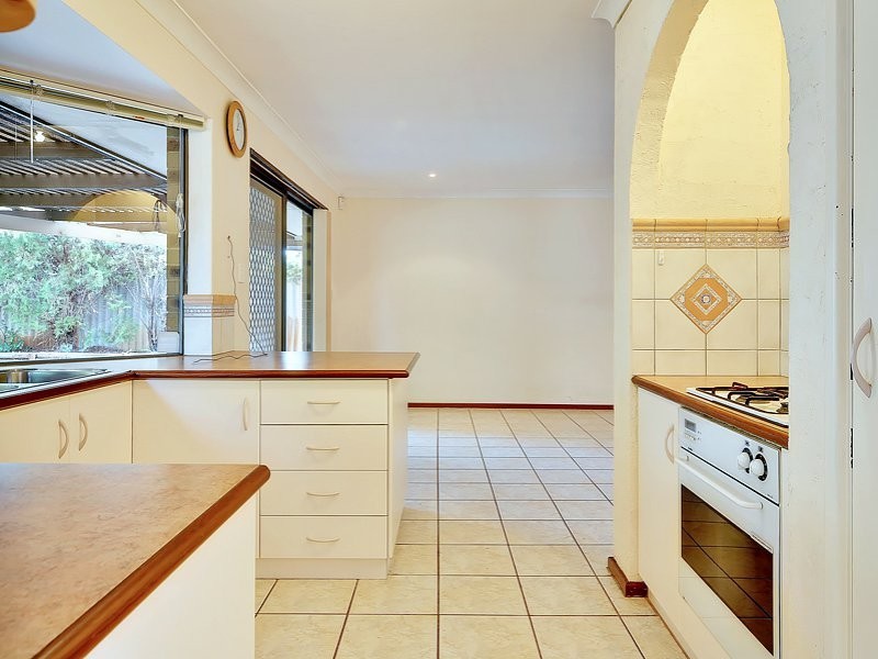 8 Dain Court, Leeming WA 6149