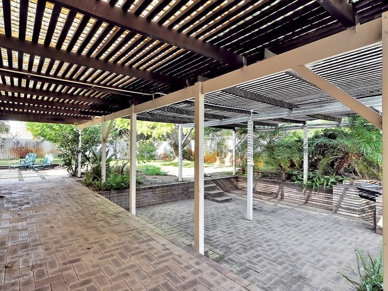 8 Dain Court, Leeming WA 6149