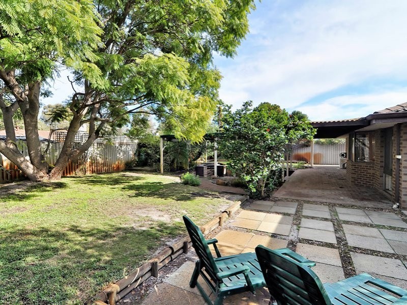 8 Dain Court, Leeming WA 6149